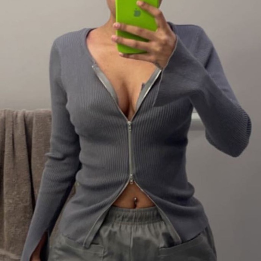 PrettyLittleThing Gray Ribbed Zippered Blouse